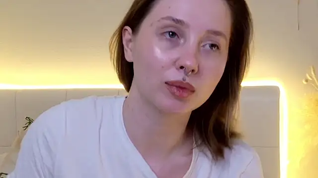 Snapshot of CandiceKingzzz chatting on February 22, 3:43 pm CandiceKingzzz online show from February 22, 3:43 pm