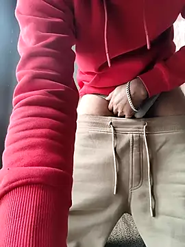 Snapshot of newtube0 chatting on February 3, 5:05 am newtube0 online show from February 3, 5:05 am