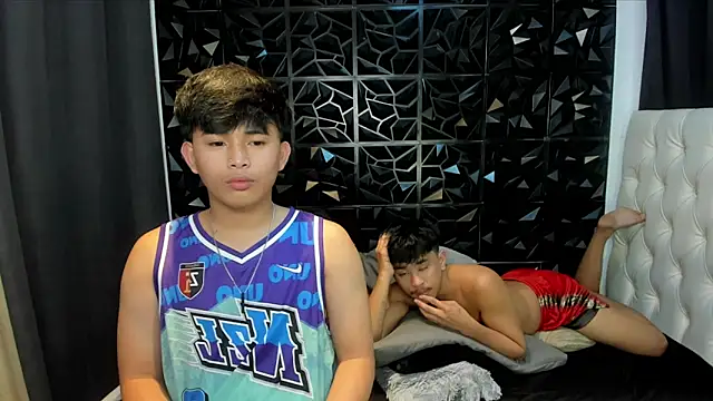 xlovercutietwink online show from April 6, 6:20 pm