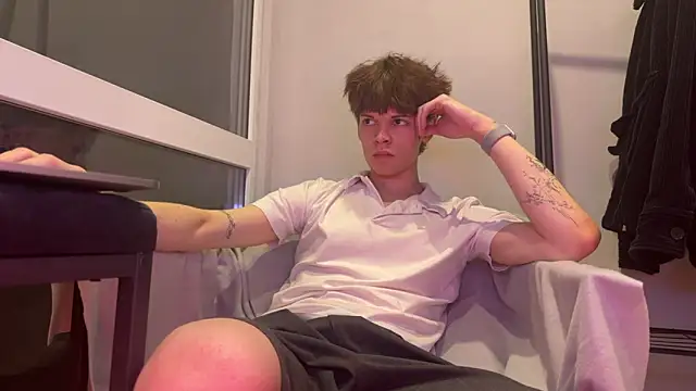 Snapshot of Kevin_bucks chatting on February 17, 2:13 pm Kevin bucks online show from February 17, 2:13 pm