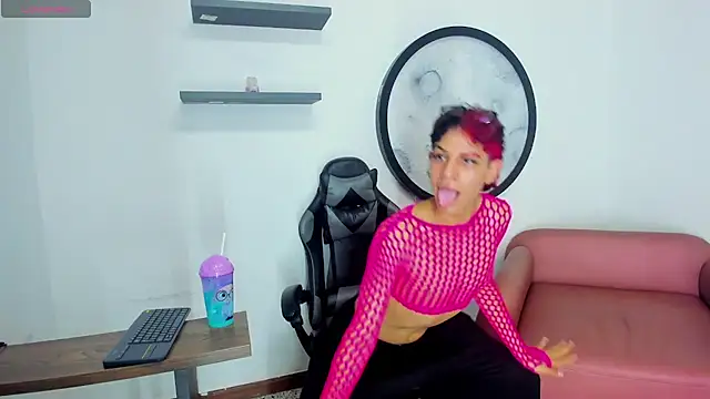 Snapshot of Philipp-Jones chatting on February 8, 12:19 pm Philipp-Jones online show from February 8, 12:19 pm