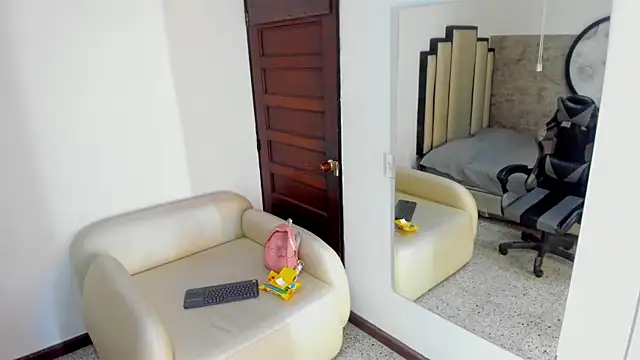 Snapshot of Philipp-Jones chatting on February 25, 1:21 pm Philipp-Jones online show from February 25, 1:21 pm