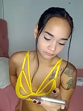 Snapshot of Maria_x_Alejandra chatting on June 20, 8:00 pm Maria x Alejandra online show from June 20, 8:00 pm