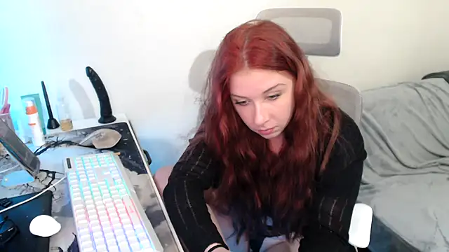 Snapshot of AustrianGirl99AtWork chatting on February 20, 12:40 am AustrianGirl99AtWork online show from February 20, 12:40 am