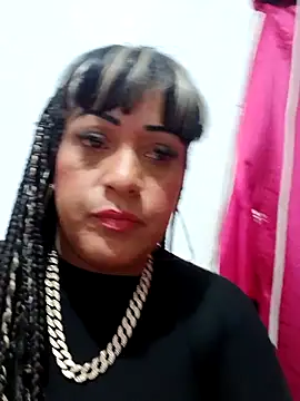 Snapshot of SabrinaColin chatting on February 4, 2:06 am SabrinaColin online show from February 4, 2:06 am