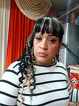 Snapshot of SabrinaColin chatting on February 6, 3:11 am SabrinaColin online show from February 6, 3:11 am