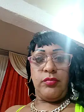 Snapshot of SabrinaColin chatting on February 24, 2:53 am SabrinaColin online show from February 24, 2:53 am