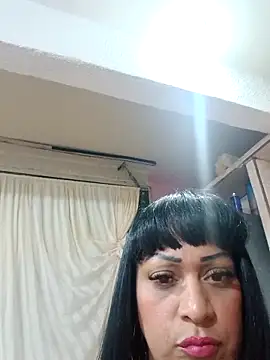Snapshot of SabrinaColin chatting on April 29, 3:32 am SabrinaColin online show from April 29, 3:32 am