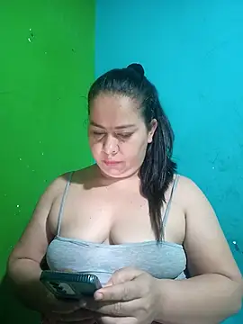 Snapshot of Diana_006 chatting on February 26, 2:10 am Diana 006 online show from February 26, 2:10 am