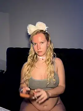 Snapshot of Ellie-rosee chatting on February 22, 5:11 pm Ellie-rosee online show from February 22, 5:11 pm