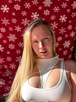 Snapshot of Ellie-rosee chatting on March 2, 7:15 am Ellie-rosee online show from March 2, 7:15 am