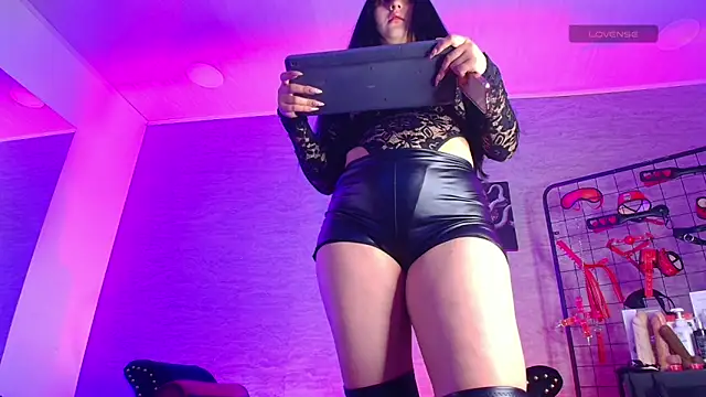 MadameDaphnee online show from February 4, 11:05 am