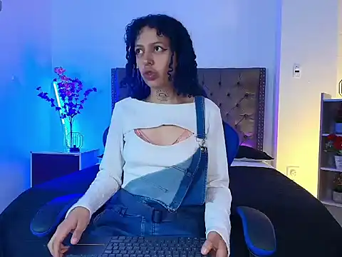 HannahBlue  online show from February 23, 12:24 pm