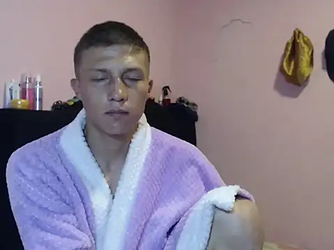 Snapshot of Cronos_Hot_8 chatting on February 28, 3:40 am Cronos Hot 8 online show from February 28, 3:40 am