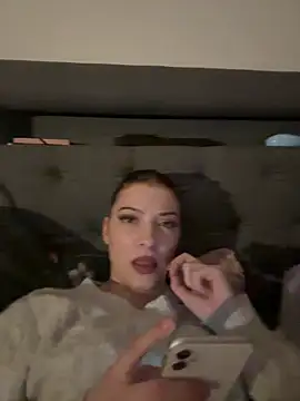 Snapshot of SofieKayla chatting on February 7, 7:17 pm SofieKayla online show from February 7, 7:17 pm