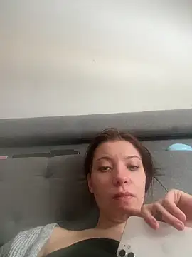 Snapshot of SofieKayla chatting on February 13, 10:33 am SofieKayla online show from February 13, 10:33 am