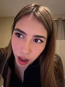 Snapshot of romyamo chatting on March 31, 2:24 am romyamo online show from March 31, 2:24 am