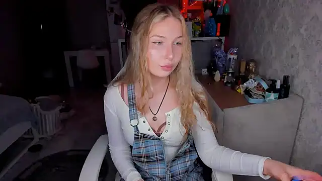 Marcellis Charm online show from April 25, 7:00 pm