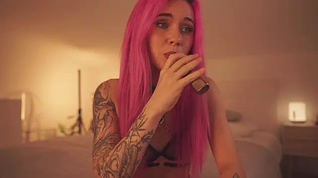 Sarah Pink online show from February 8, 5:29 pm