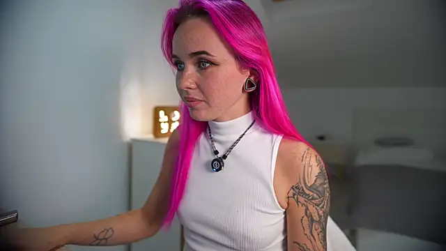 Sarah Pink online show from September 27, 6:35 pm