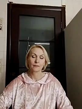 Snapshot of MichelleSolis chatting on February 18, 6:37 pm MichelleSolis online show from February 18, 6:37 pm