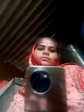 Snapshot of Nisha_011 chatting on February 7, 3:43 am Nisha 011 online show from February 7, 3:43 am