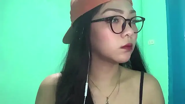 Snapshot of TerisaYellow chatting on February 8, 7:01 am TerisaYellow online show from February 8, 7:01 am