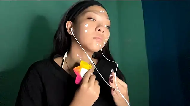 Snapshot of TerisaYellow chatting on February 16, 1:07 pm TerisaYellow online show from February 16, 1:07 pm