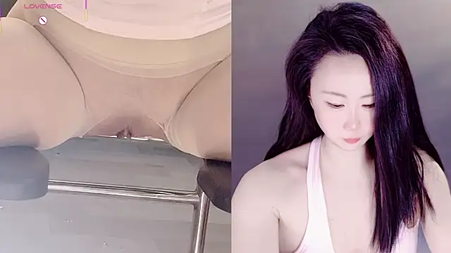 Snapshot of GTnTo_O chatting on February 24, 5:00 pm GTnTo O online show from February 24, 5:00 pm