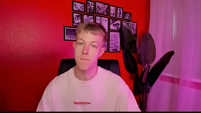 Snapshot of Dylan_Norton chatting on July 16, 10:32 am Dylan Norton online show from July 16, 10:32 am