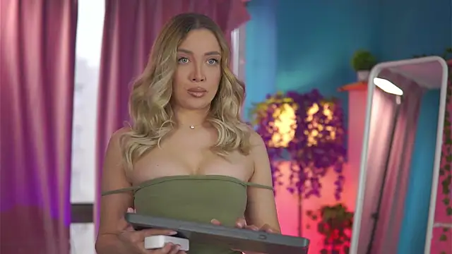 Snapshot of NadyaBlue chatting on March 2, 5:19 am NadyaBlue online show from March 2, 5:19 am