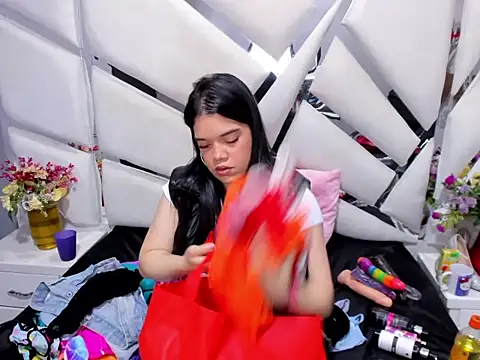 Snapshot of _EmilySquirt chatting on February 12, 1:39 pm EmilySquirt online show from February 12, 1:39 pm