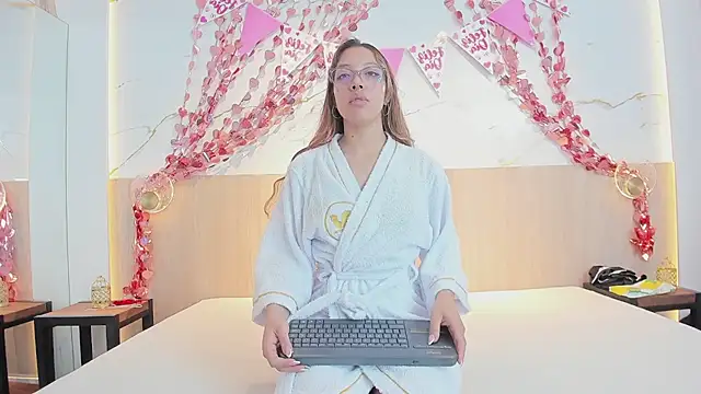 Snapshot of rebecca_ponce_ chatting on February 6, 7:28 pm rebecca ponce online show from February 6, 7:28 pm