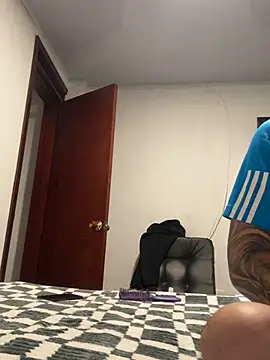 Snapshot of joeandlove chatting on February 10, 2:37 am joeandlove online show from February 10, 2:37 am