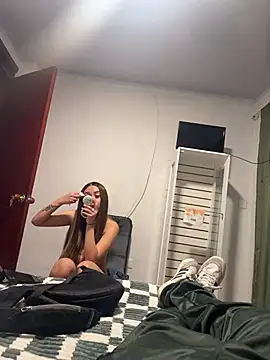 Snapshot of joeandlove chatting on February 13, 12:06 am joeandlove online show from February 13, 12:06 am