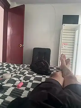 Snapshot of joeandlove chatting on February 16, 9:55 pm joeandlove online show from February 16, 9:55 pm