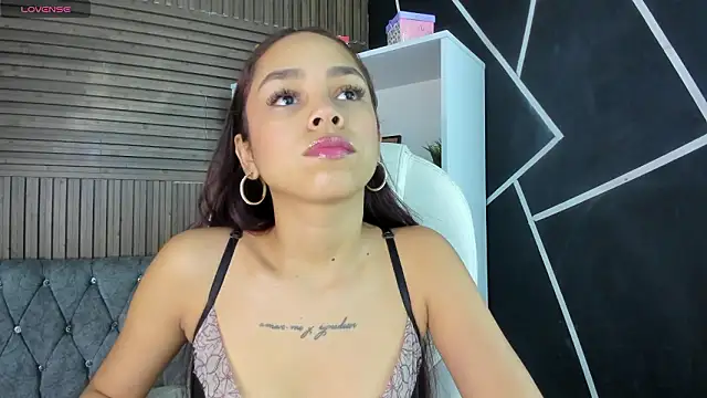 CarolineFyre online show from February 3, 12:32 pm