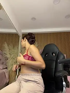 CarolineFyre online show from May 28, 12:46 pm
