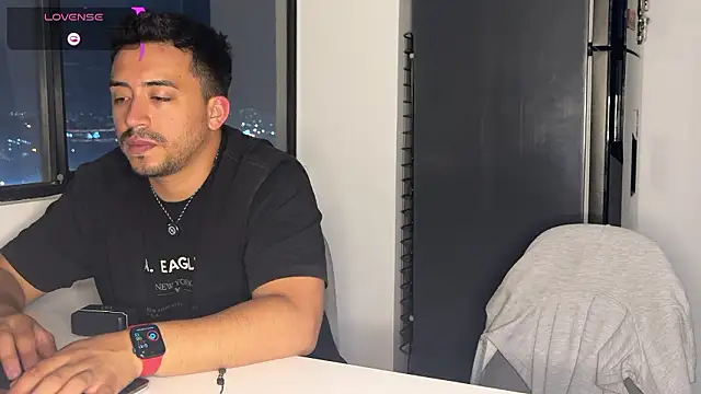 Snapshot of Sofii_n_Diego chatting on February 6, 11:41 pm Sofii n Diego online show from February 6, 11:41 pm