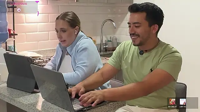 Snapshot of Sofii_n_Diego chatting on February 23, 11:46 pm Sofii n Diego online show from February 23, 11:46 pm