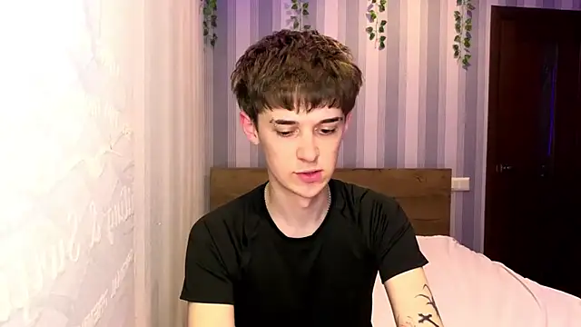 Sweet Dude online show from March 23, 9:30 pm