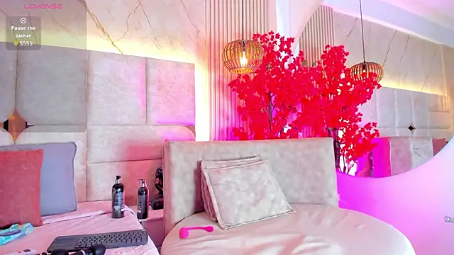 EmmaLovve online show from March 27, 2:39 am