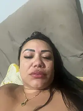 Snapshot of Deyseprado35 chatting on February 1, 1:48 am Deyseprado35 online show from February 1, 1:48 am