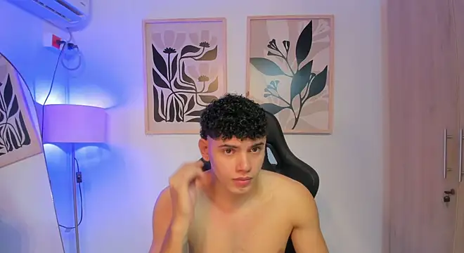 Snapshot of justin_payn14 chatting on June 10, 12:26 pm justin payn14 online show from June 10, 12:26 pm