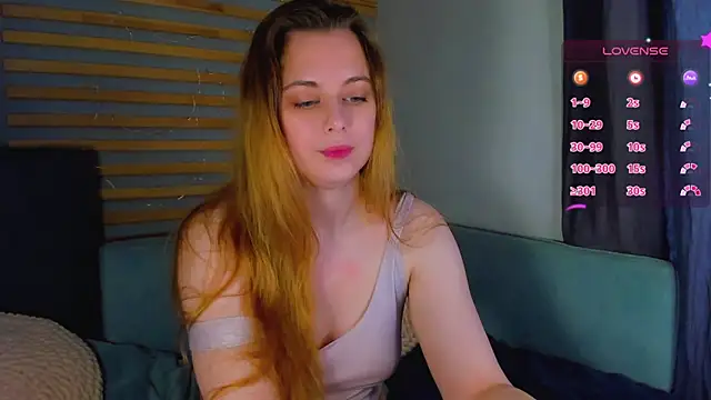 Alice Wanderr online show from April 10, 3:56 am