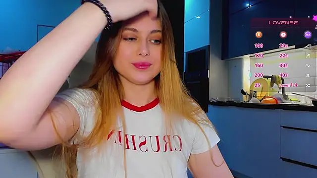 Alice Wanderr online show from May 18, 5:57 am