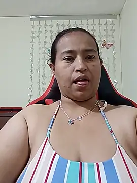 Snapshot of BustySexy_Nataly chatting on May 25, 6:41 am BustySexy Nataly online show from May 25, 6:41 am