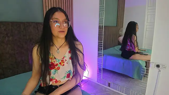 HannaWen  online show from February 21, 7:59 pm