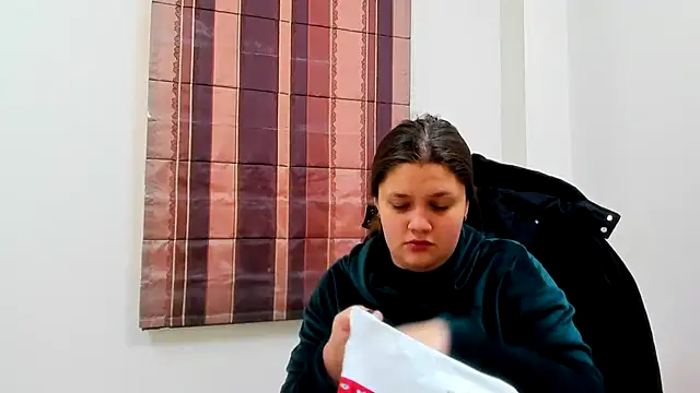 Snapshot of Maddinia chatting on February 3, 8:19 am Maddinia online show from February 3, 8:19 am