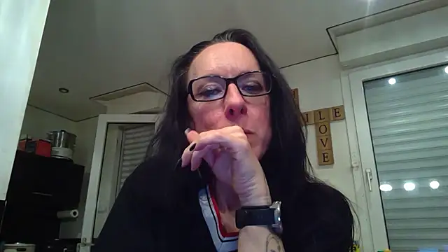 Snapshot of FITGIRL-MAEVA chatting on February 10, 8:13 pm FITGIRL-MAEVA online show from February 10, 8:13 pm